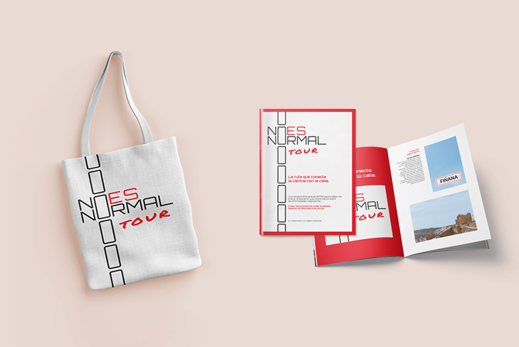 Bolso y folleto promocional del No Es Normal Tour de salud